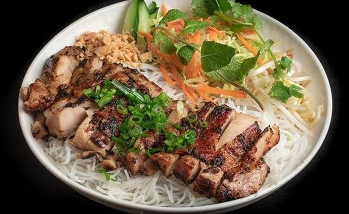 53. Grilled Chicken with Vermicelli Noodles (烤鸡扒檬)